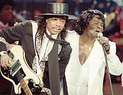 Rick James mit James Brown (AP) Rick James mit James Brown (AP)